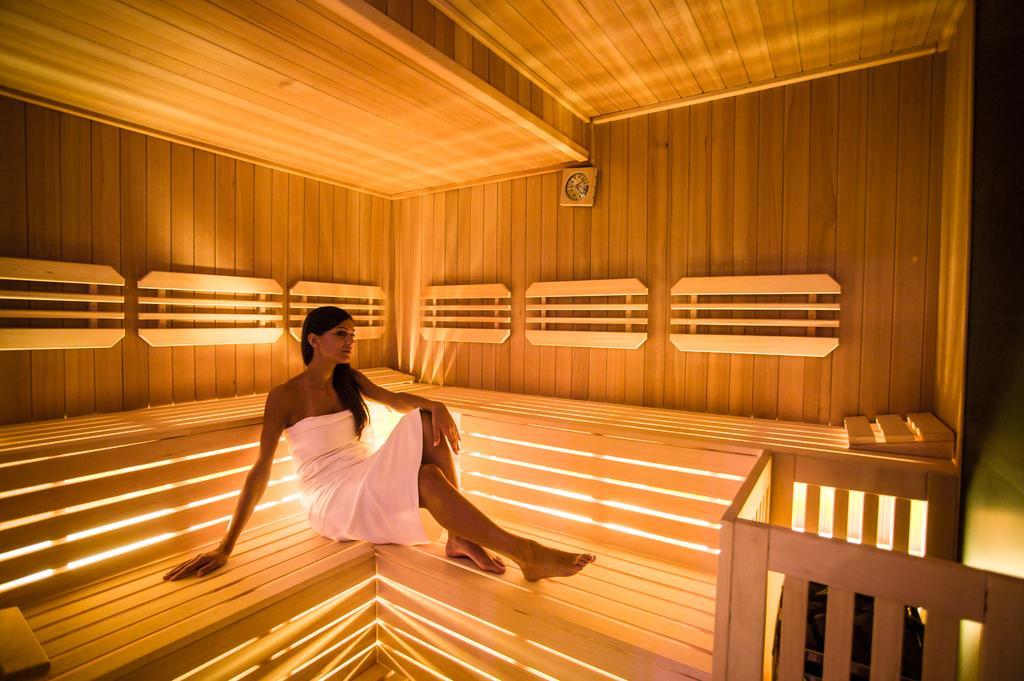 Hotel Iride & Spa Чезенатико Экстерьер фото