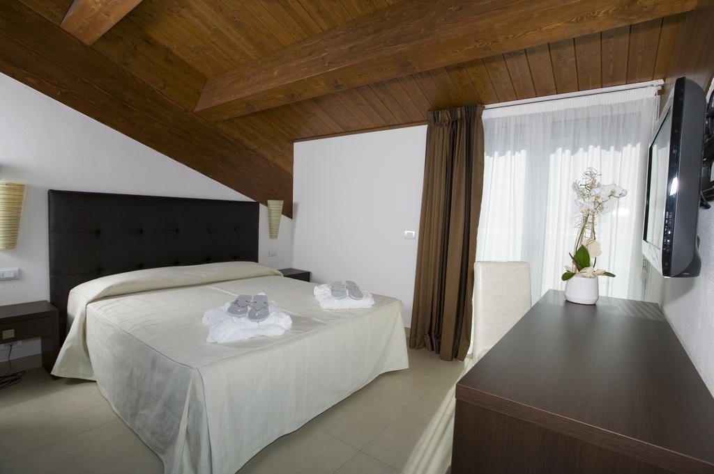 Hotel Iride & Spa Чезенатико Номер фото