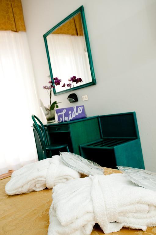 Hotel Iride & Spa Чезенатико Экстерьер фото