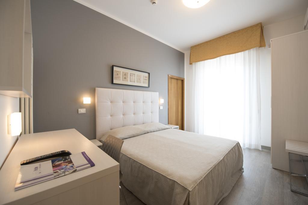 Hotel Iride & Spa Чезенатико Экстерьер фото