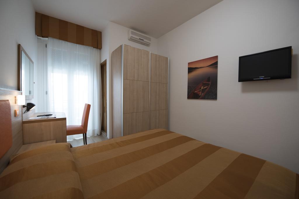Hotel Iride & Spa Чезенатико Экстерьер фото